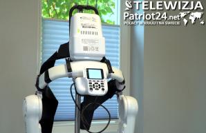 [VIDEO] Roboty rehabilitacyjne pozwalają pacjentom po urazach kręgosłupa wstać z wózka. W Polsce jest jedno takie urządzenie sterowane myślą. Zostało stworzone na uniwersytecie w Tokio, przez firmę Cyberdyne 