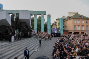 [VIDEO] Hołd dla bohaterów Powstania Warszawskiego złożyli Prezydent RP Andrzej Duda i Prezydent Niemiec Frank Walter Steinmeier