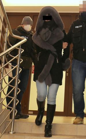 Poszukiwana fałszywa policjantka przed kryminalnymi ukryła się w walizce