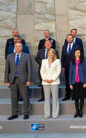 Minister Radosław Sikorski wziął udział w spotkaniu ministrów spraw zagranicznych państw NATO w Brukseli