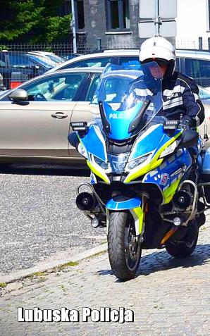 [VIDEO] Policyjna eskorta rocznego chłopca do szpitala. Dziecko, które miało problem z oddychaniem jest już bezpieczne