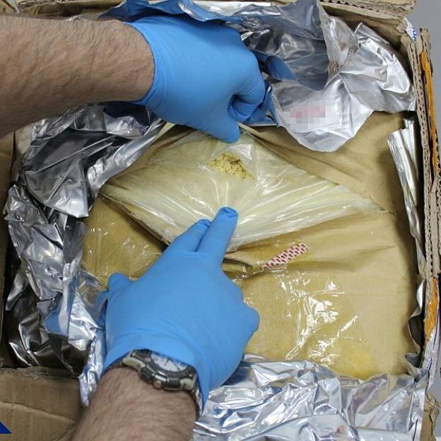 [VIDEO] Rekordowe zabezpieczenie prekursora do produkcji amfetaminy i zatrzymanie podejrzanych to wspólny sukces CBŚP i KAS