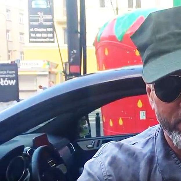 [VIDEO] PATRIOT24 EXCLUSIVE: Zaskoczony Rutkowski dowiaduje się o zaproszeniu go przez Tomasza Kammela, by zaśpiewał w Opolu!