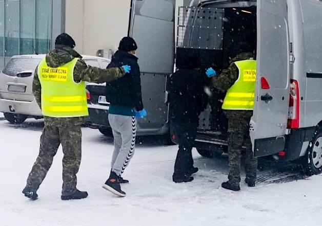 Nielegalni migranci z Turcji na dziecięcych dmuchańcach przepłynęli Bug