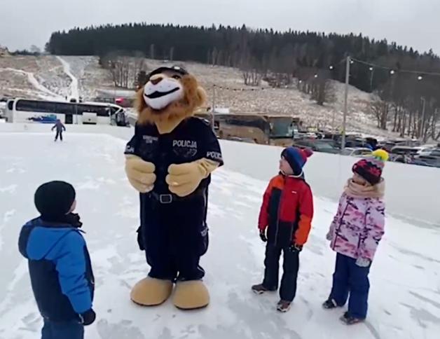 [VIDEO] Bezpieczne ferie z Komisarzem Lwem - zapraszamy do udziału w zimowym konkursie